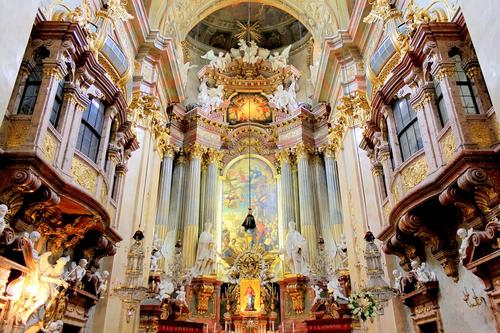 【ウィーン】美しい内観のペーター教会／イメージ