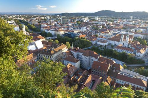 セピア色の美しい世界遺産の街『グラーツ』にウィーンから日帰りのオプショナルツアーご用意できます。(C) Steiermark Tourismus, Fotograf: Harry Schiffer