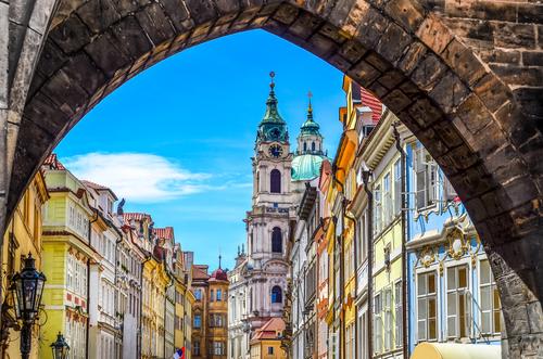 中世の街並みが美しい『プラハ』との周遊がおすすめ♪