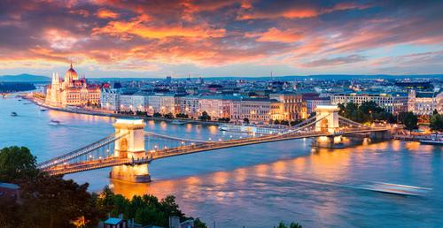 ドナウ川の夜景が美しい『ブダペスト』との周遊がおすすめ♪