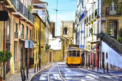 他都市との周遊アレンジできます/【リスボン】市内を走るトラム（イメージ）