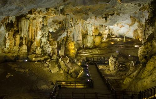フエ郊外にある世界遺産に登録されている巨大洞窟「フォンニャ・ケバン」