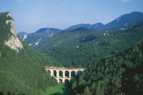 鉄道初の世界遺産セメリンク鉄道(C) Oesterreich Werbung Fotograf Diejun(イメージ)