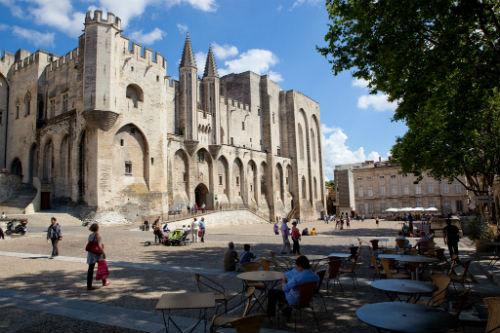 【アヴィニョン】ローマ時代の遺跡「アヴィニョン教皇庁」 (C) avignon-congres