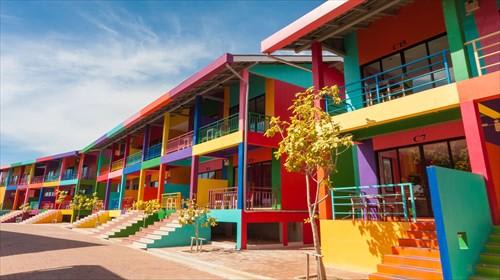 【パタヤ ラン島】カラフルな街並み(イメージ)