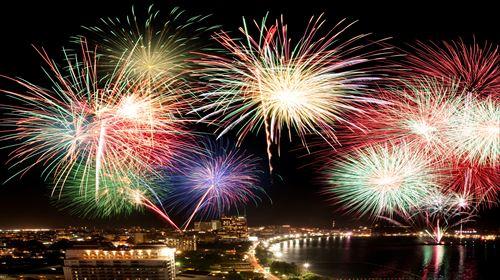 【パタヤ】夜空に上がる花火(イメージ)