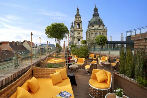 憧れの5つ星ホテルにも1泊から宿泊アレンジできます。（例 Aria Hotel Budapest)