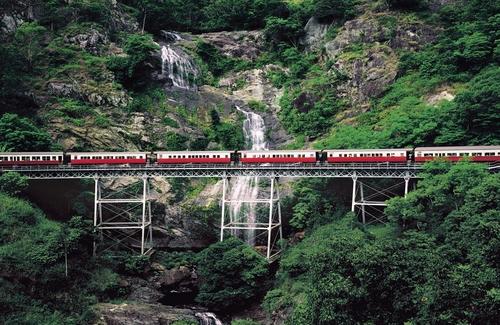 ≪有名番組でも使用されていたキュランダ鉄道の風景≫
