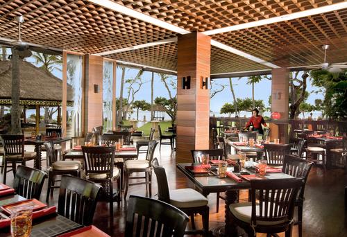 【ヌサドゥアビーチホテル】「マグロ・アジアン・ビストロ」日本食やアジア各地のお料理を楽しめます