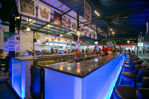 【レギャンパラディソ】ホテル隣接のレストランや近くにはコンビニもあり便利