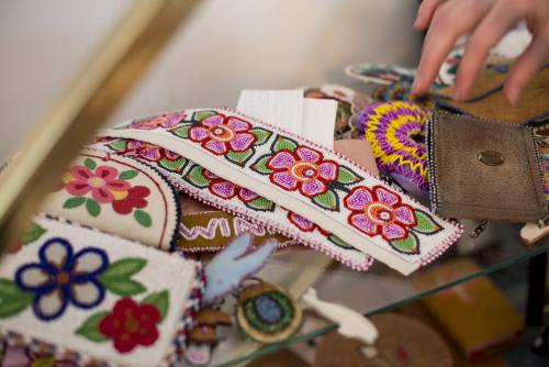 *ノースウエスト準州の伝統的なビーズ細工　(C)Northwest Territories Tourism