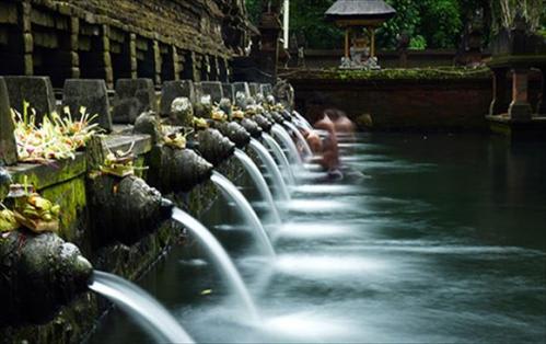 【バリ島】世界遺産 聖なる水が沸くティルタ・エンプル寺院