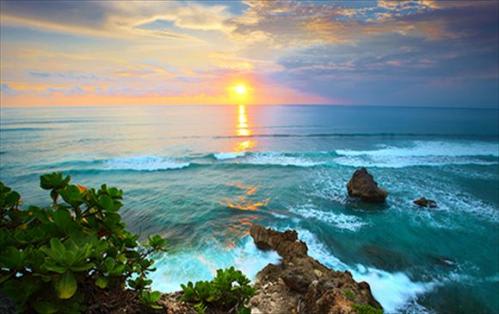 【バリ島】海に沈む夕陽に空が染まる マジックアワー
