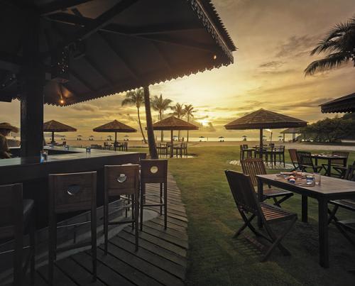 シャングリラズ ラサリア　バー（ホテル提供）