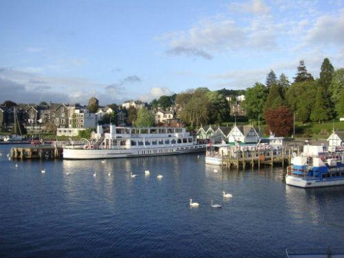 【湖水地方】湖水の船／イメージ (C)VisitBritain  Britain Bowness-Jetty