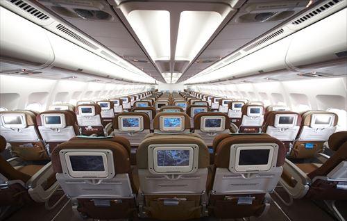 【バリ島】ガルーダインドネシア航空エコノミークラス（一例）タッチパネルモニターで機内エンターテイメントをフル活用！