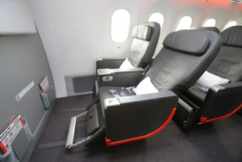 (C)ジェットスター航空（ビジネスクラス/イメージ）足元は96cmでゆったり！