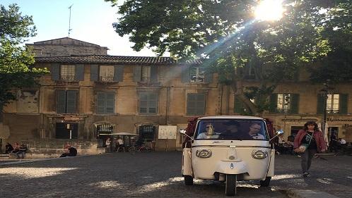 アヴィニョン 市庁舎広場イメージ／社員撮影