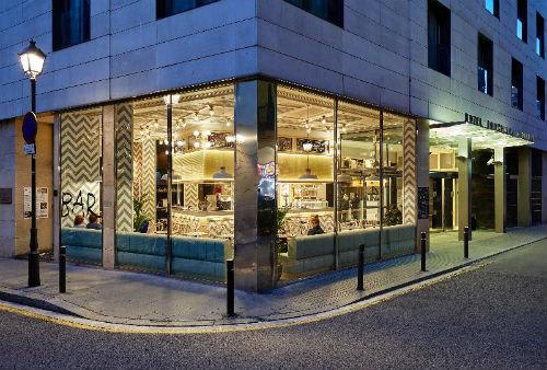 Barcelona Catedral外観 (C)ホテルベッズグループ