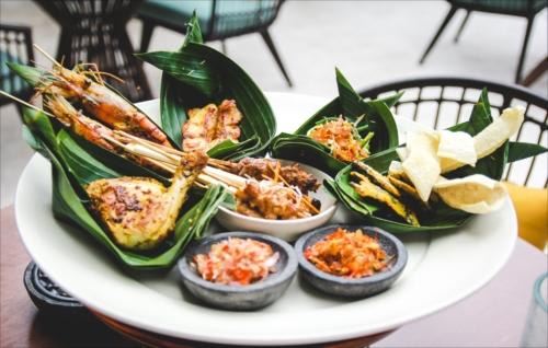 【アンバヤビーチリゾート】バリ島で人気のレストラン「クニット」。本格的なインドネシア料理をいただけます