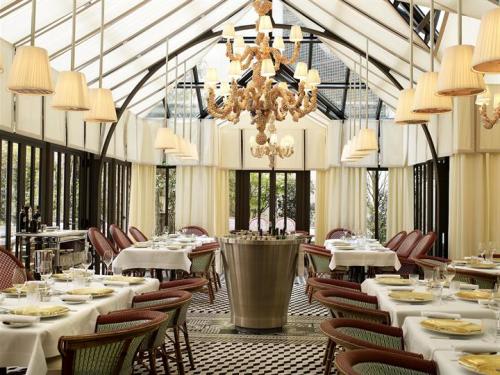 Le Royal Monceau Raffles Paris レストランイメージ1 (c)Raffles Hotels & Resorts
