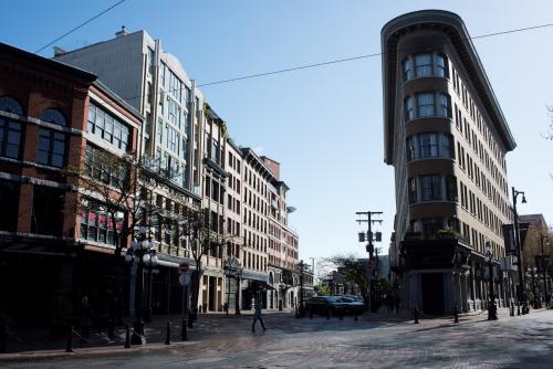 *ギャスタウン　(C)Destination BC/Kamil Bialous