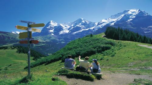 【グリンデルワルト】ユングフラウ三山/イメージ 写真：スイス政府観光局/Christof Sonderegger