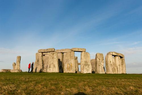 パワースポットとして知られるストーンヘンジへのツアーがございます(c)VisitEnglandEnglish HeritageIain Lewis