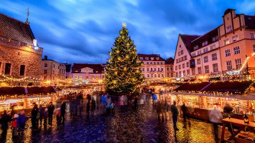 タリン　旧市街のクリスマスマーケット（イメージ）／(C)Visit Estonia