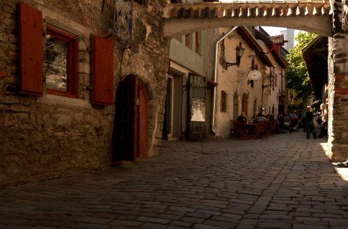 石畳の路を歩くのが楽しいタリンの旧市街／(C)Visit Estonia