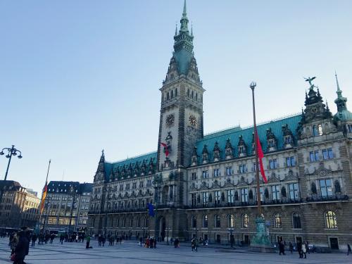 【ハンブルク】ドイツ屈指の壮麗さを誇る「ハンブルク市庁舎」（社員撮影/イメージ）