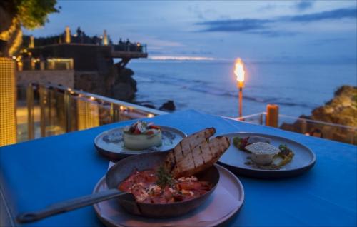 【アヤナリゾート&スパ】ロックバー（GREEK DINNER)イメージ