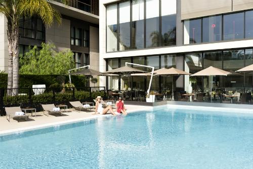 NOVOTEL プール/イメージ 写真:モナコ政府観光庁