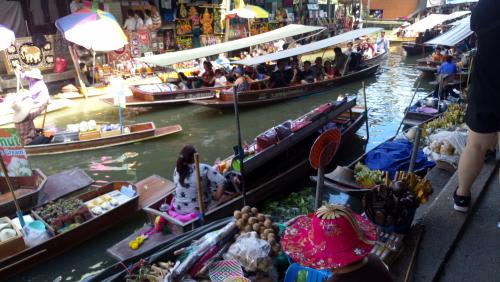 水上マーケット