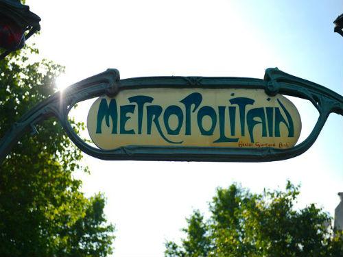 パリの移動は地下鉄が便利です！※社員撮影