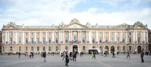 TOULOUSE Place du Capitole(C)Atout France-COdric Helsly