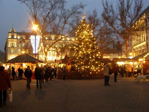 美しいクリスマスマーケット（Ｃ）ハンガリー政府観光局