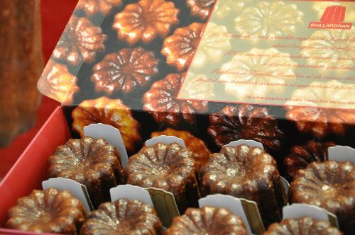 【ボルドー】名物のお菓子「カヌレ」(C)CRTA