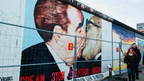 【ベルリン】べルリンの壁を象徴する絵/イメージ（社員撮影）
