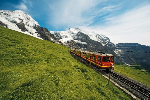 ユングフラウ鉄道/イメージ 写真：スイス政府観光局/Marcus Gyger