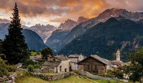 【サンモリッツ】山村の小さな村「ソーリオ」／イメージ 写真：スイス政府観光局/Jan Geerk