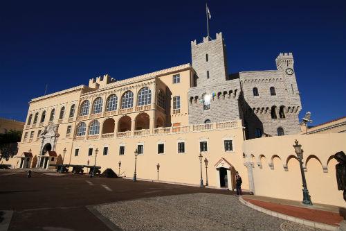 【モナコ/モンテカルロ】毎日11時55分から衛兵交代式が行われる『モナコ大公宮殿』（C)モナコ政府観光会議局