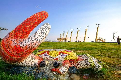 【高雄】お散歩コース！海岸観光スポット「旗津風車公園」（提供:高雄観光局）