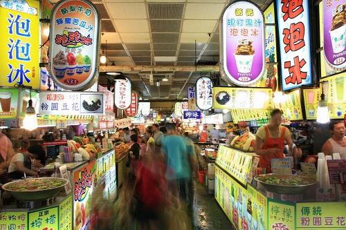 【台北】地元の人や観光客で溢れる「士林夜市」（提供：台湾観光局）