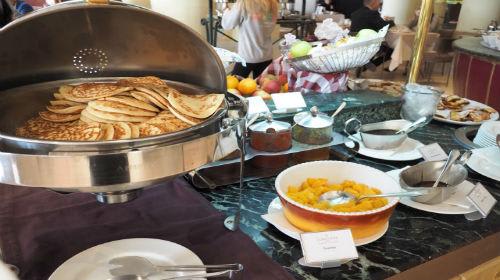 CORINTHIA HOTEL ST GEORGES BAY 朝食会場（社員撮影）