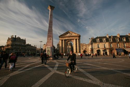 【ボルドー】ブルス広場 (C)Atout France,Franck Charel 