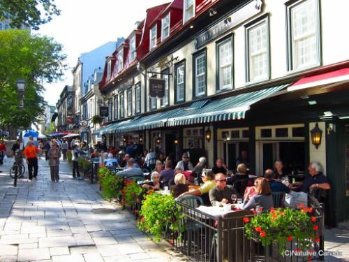 *オールド ケベックの街並み