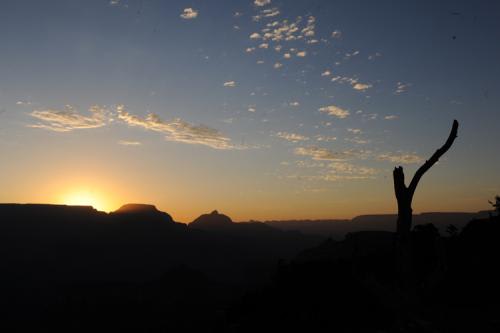 *グランドキャニオンの朝焼け 画像提供:JMAKI